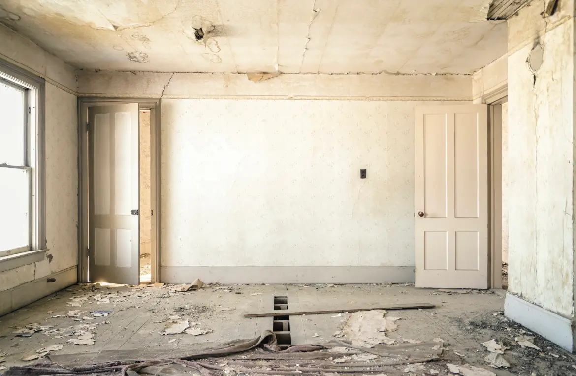 Waste disposal crew managing a cleanout project in Kirkland